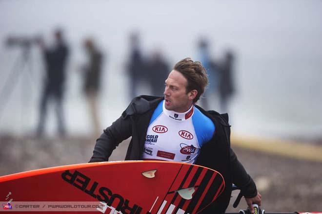 Robby Swift prepares for battle - PWA Cold Hawaii World Cup 2013 ©  John Carter / PWA http://www.pwaworldtour.com